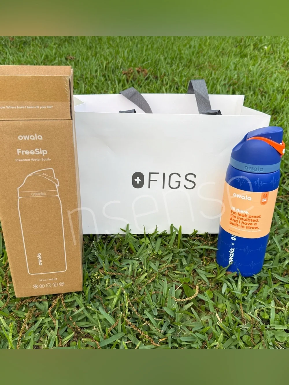 Figs I Owala FreeSip Deep Royal Blue Waterbottle - Picture 3 of 14